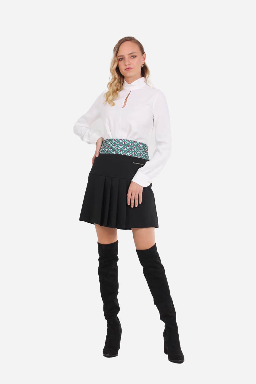 Siyah Mini Etek – Pileli, Fermuar Detaylı, Bel Desenli Trend Form | FRN LINE
